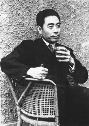 Zhou_Enlai_MeiyuanXincun17_Nanjing_1946.jpg
