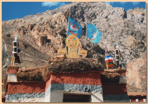 Die Gonpa Pal Chang Chub Gephelling oberhalb von Yangtser.jpg