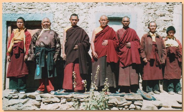 Die Lamas der Gompa, die gerade in Retreat sind.jpg