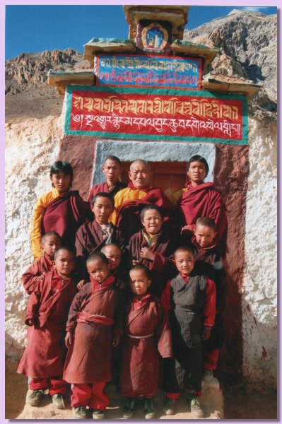 Trapas mit Lehrer Jigme Throgyal.jpg