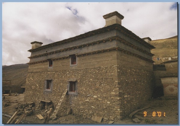 Die neue Gompa in Saldang im Bau.jpg