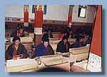 Lesen der heiligen Bcher zur Puja in der neuen Gompa.jpg