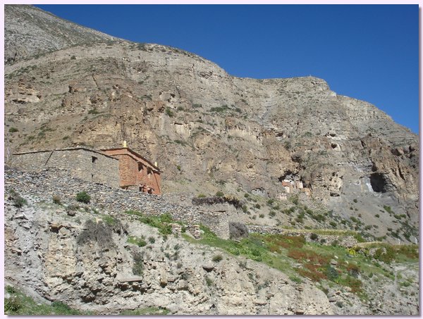 Alte und neue Namgung Gompa.JPG