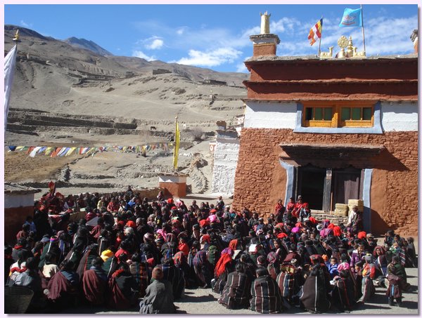 Beim Tsechu Fest vor der Gompa von Saldang.JPG