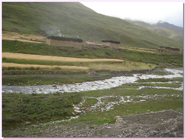Der Fluss im Tal von Saldang.JPG