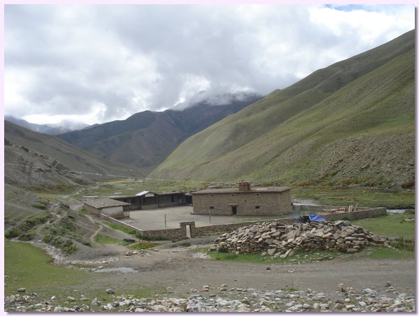 Die Crystal Mountain School in Dho Tarap.JPG