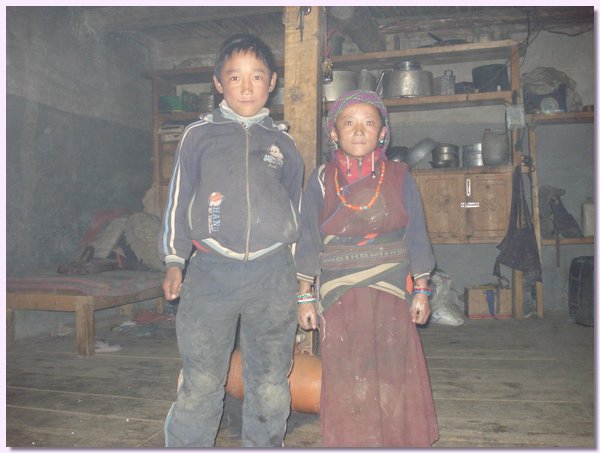 Tashi Tsering mit Schwester.JPG