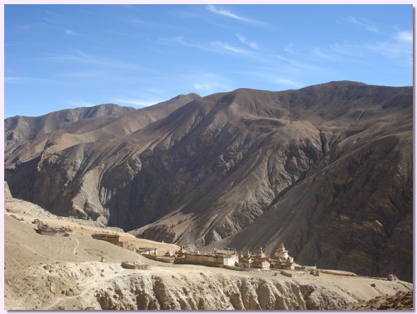 Yangtser Gompa von oben.JPG