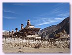 Choerten Reihe von Yangtser Gompa.JPG Choerten Reihe von Yangtser Gompa.JPG