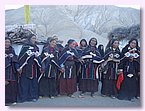 Die Frauen von Saldang beim Tanz.JPG Die Frauen von Saldang beim Tanz.JPG