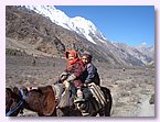 Jigme und Yangzom auf dem Weg ins Untere Dolpo.JPG