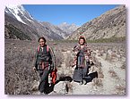 Lhamo und Ngodup.auf dem Weg ins Untere Dolpo.JPG Lhamo und Ngodup.auf dem Weg ins Untere Dolpo.JPG