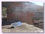 Shey Gompa wird fortschrittlich und bekommt Licht von Solar Panels.JPG Shey Gompa wird fortschrittlich und bekommt Licht von Solar Panels.JPG
