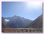 Yakkarawane am Poksumdo See.JPG Yakkarawane am Poksumdo See.JPG