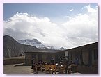 Zur Zeit der Pruefungen im Herbst liegt schon Schnee auf den Bergen.JPG