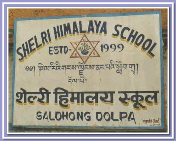 Schild an der Himalaya Shelri Schule.JPG