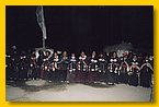 Die Frauen tanzen beim Fest.jpg