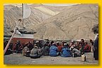 Doerfler ruhen nach dem Anstreichen der Gompa.jpg