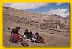 Schueler der vierten Klasse erhalten Englischunterricht von Tashi Dorje.jpg