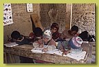 Die Kindergaertler in ihrem Klassenzimmer.jpg