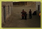 Kinder im Schulhof.jpg