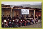 Schulkinder und Besucher von Namdroling in Suedindien vor der neuen Schule.jpg