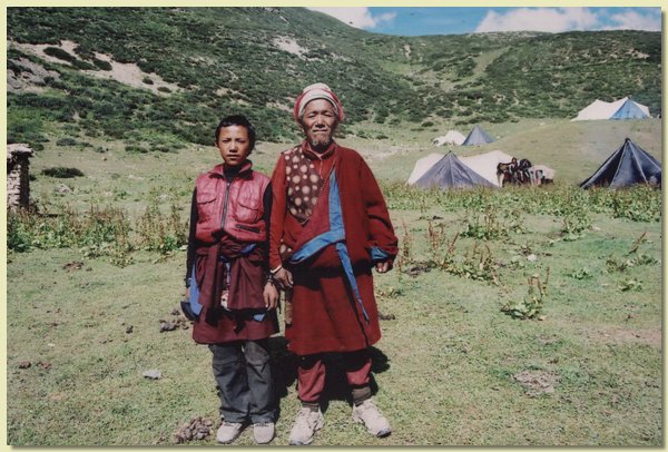 Chime Tsewang mit Vater_Class IV.jpg