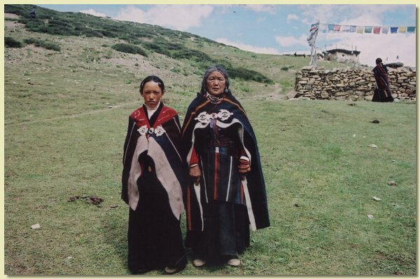 Sonam Sangmo_Class IV mit Mutter.jpg