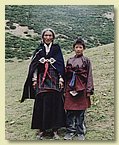 Nyima Wangdue_Class IV mit Mutter.jpg