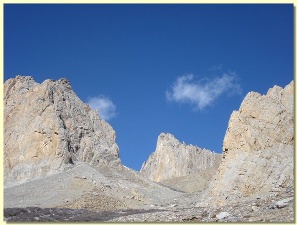Auf dem Weg zum Dolma La bei der Umrundung des Shelri-Berges.JPG