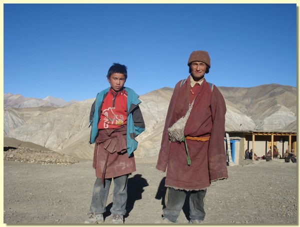 Choying Norbu mit seinem Vater.JPG