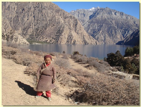 Der Vorschueler Jigme Norbu am Poksumdo See.JPG
