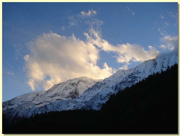 Der heilige Berg Shelri, der Kristallberg, um den die Kora vollzogen wird.JPG