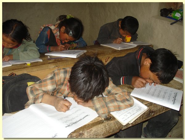 Die Schueler der dritten Klasse.JPG