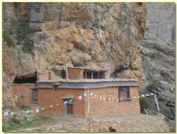 Die Shey Gonmoche Gompa, die mit Hilfe von Freunde Nepals restauriert wurde.JPG