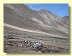 Die Grenze von Nepal zu Tibet. verlaeuft einen Tagesmarsch von Saldang entfernt.JPG