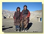 Pema Gyaltsen mit seiner Mutter.JPG