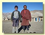 Pema Wangchuk mit seinem Vater.JPG