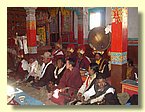 Praechtige Innenausstattung der Gompa.JPG