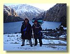Tashi Dhondup und Tenzin Choekyapa am Poksumdo See.JPG