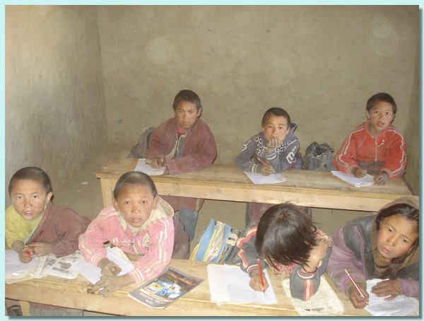 Die Schueler der zweiten Klasse.JPG