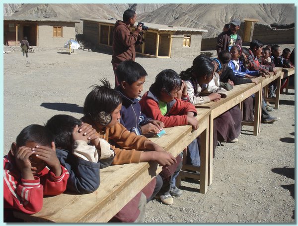 Lopon Pema Gurung, der Tibetischlehrer, fotografiert.JPG