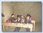 Chime Ngoedup mit Spielzeugkamera in der zweiten Klasse.JPG Chime Ngoedup mit Spielzeugkamera in der zweiten Klasse.JPG