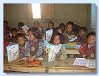 Die Vorschulklaessler mit Nepali-Lehrbuechern.JPG Die Vorschulklaessler mit Nepali-Lehrbuechern.JPG
