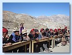 Eltern warten gespannt auf die Prueungsergebnisse ihrer Kinder.JPG Eltern warten gespannt auf die Prueungsergebnisse ihrer Kinder.JPG