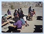 Schueler schreiben die Pruefung im Sonnenschein.JPG Schueler schreiben die Pruefung im Sonnenschein.JPG