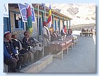 Thinley Lhundup und Schul-Komitee.JPG Thinley Lhundup und Schul-Komitee.JPG