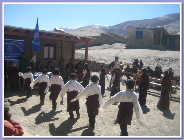 Das ist ein tibetischer Tanz.JPG