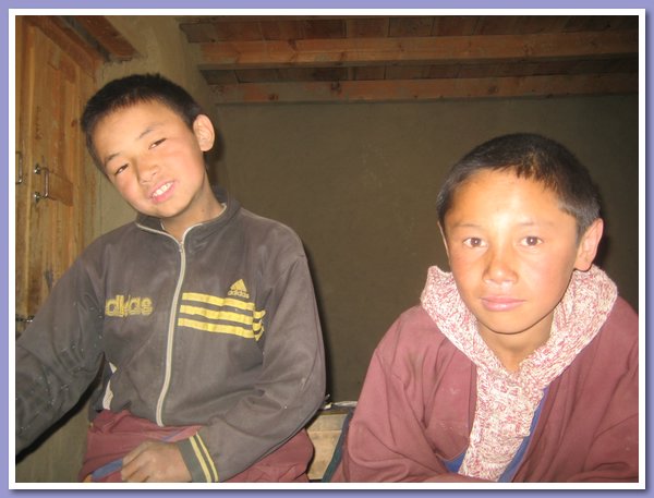 Nyima Tenzin und Dorjee Gyaltsen aus der fuenften Klasse.JPG