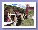 Empfang eines Rinpoche beim Shey Festival.JPG